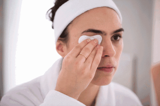 美妆大师夏日护肤，一健清除肌肤残留污垢？