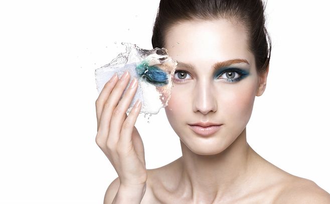 美妆大师夏日护肤，一健清除肌肤残留污垢？